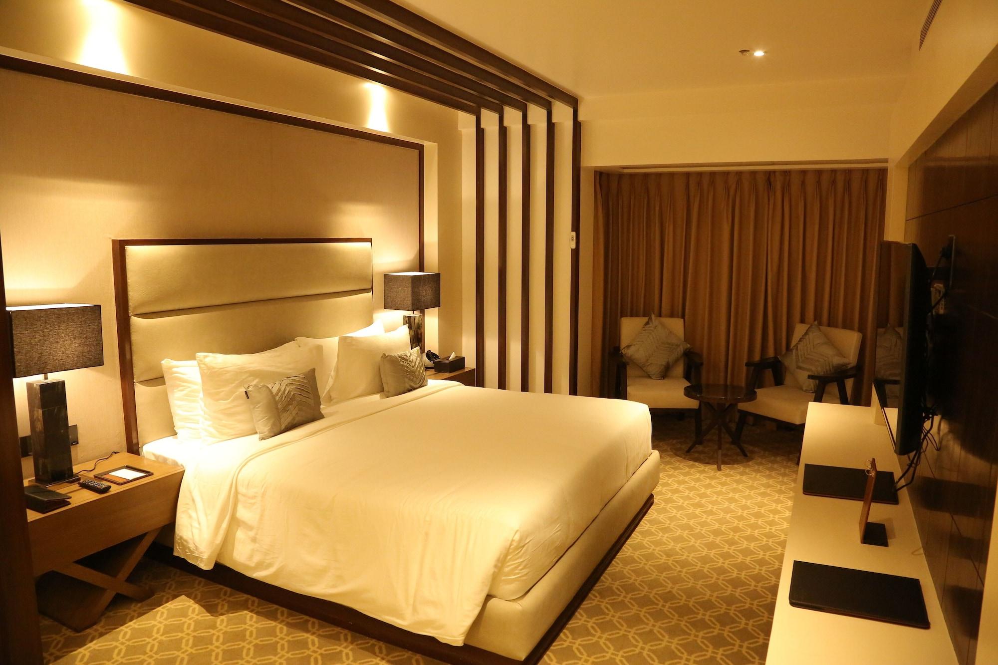 Radisson Lucknow City Center Екстер'єр фото