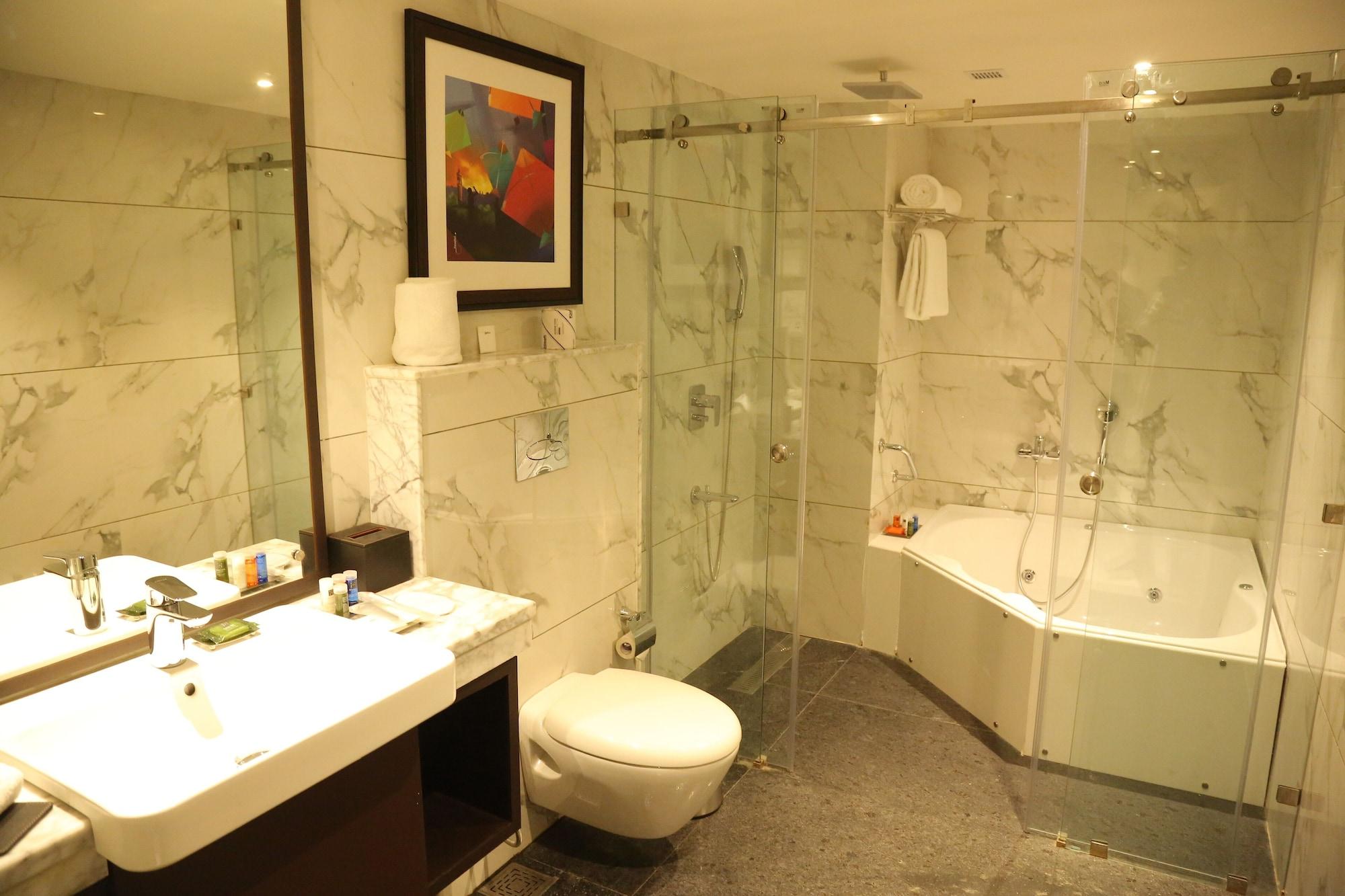 Radisson Lucknow City Center Екстер'єр фото