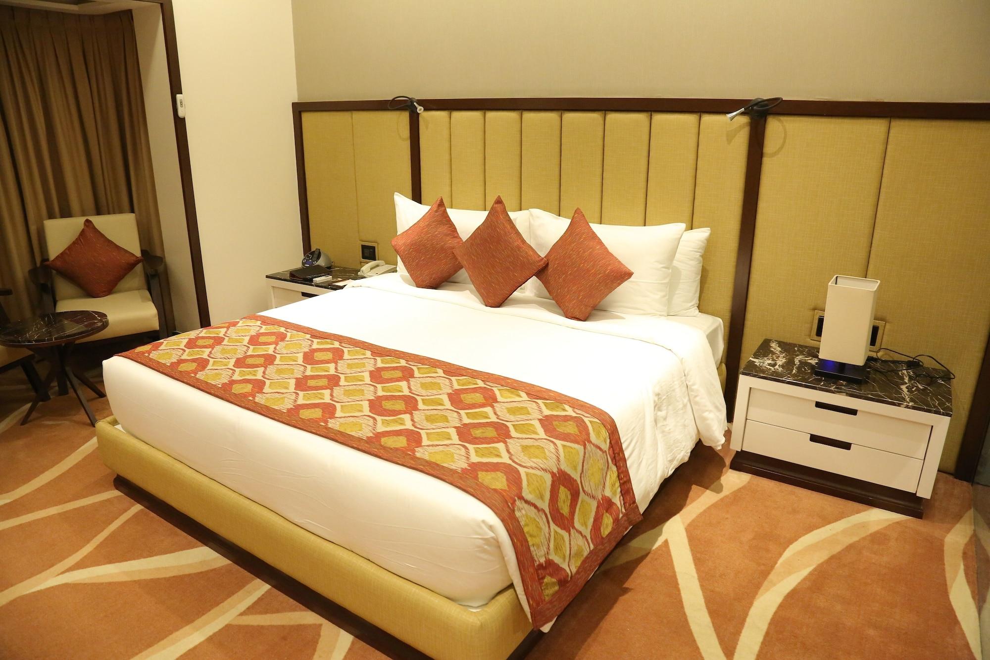 Radisson Lucknow City Center Екстер'єр фото