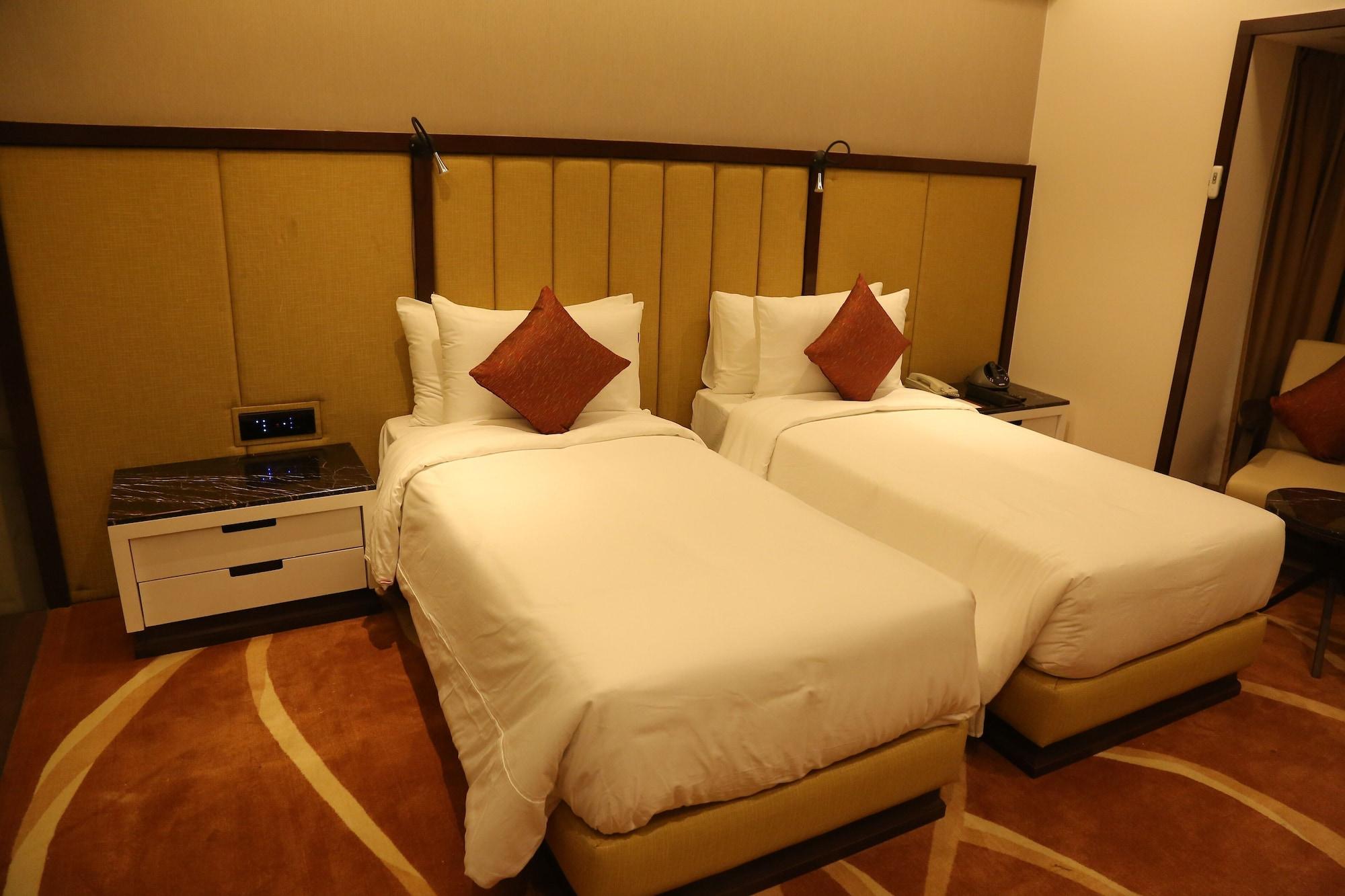 Radisson Lucknow City Center Екстер'єр фото