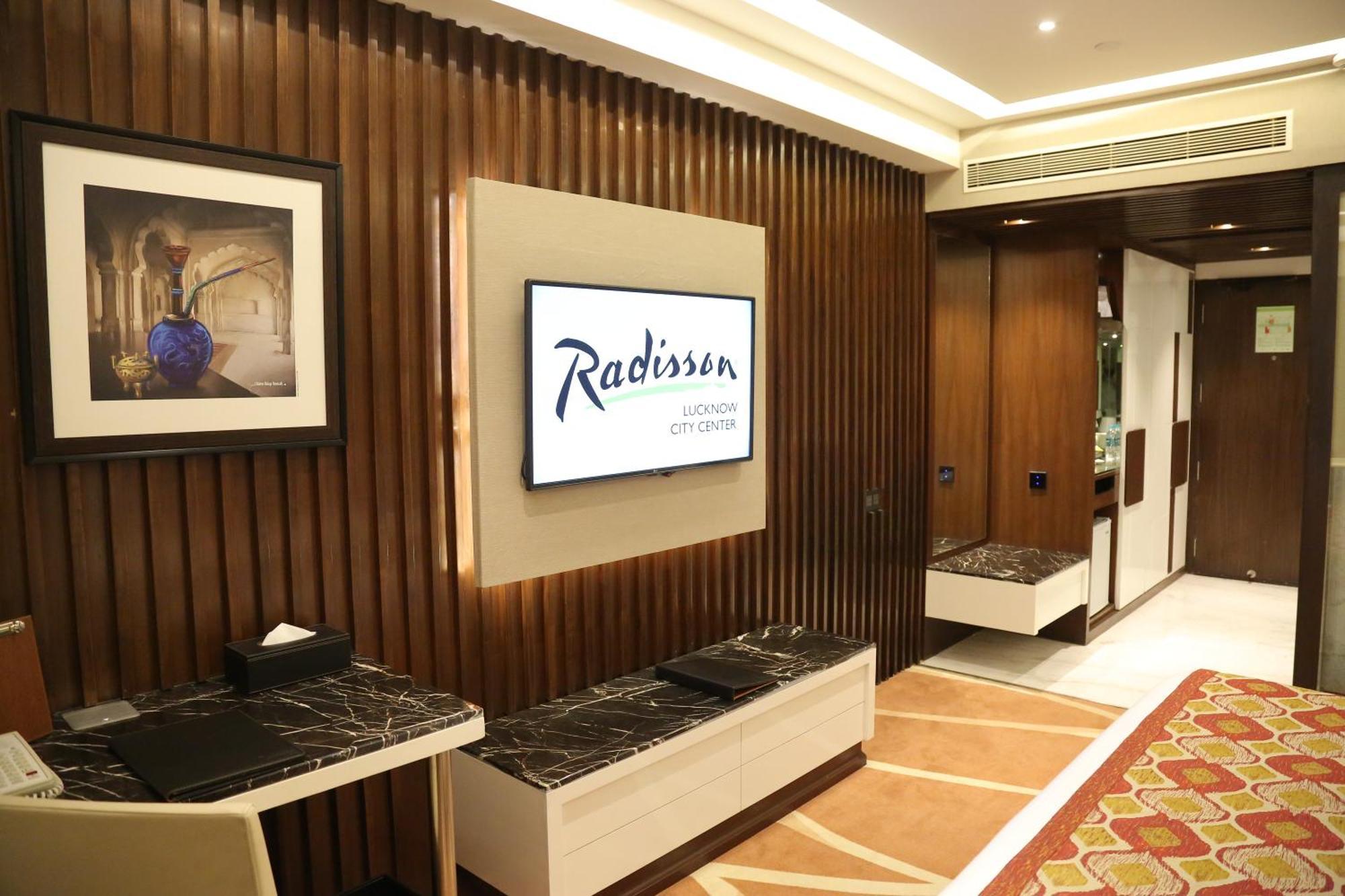 Radisson Lucknow City Center Екстер'єр фото