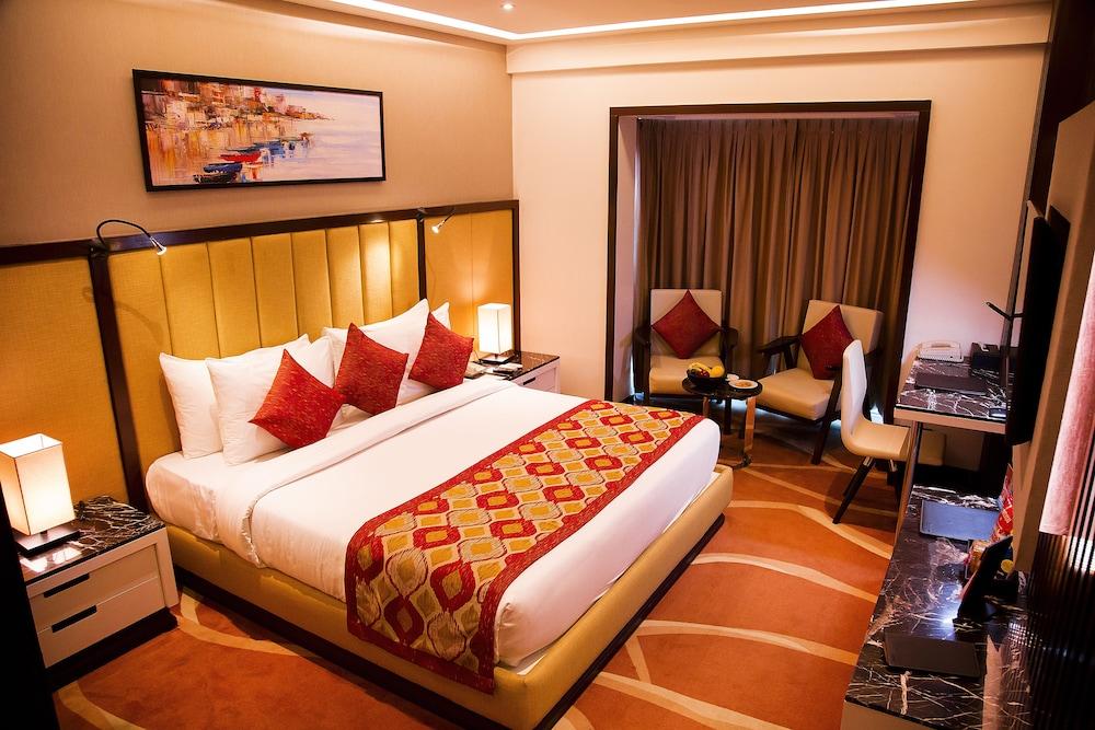 Radisson Lucknow City Center Екстер'єр фото