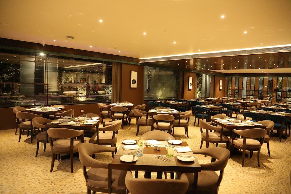Radisson Lucknow City Center Екстер'єр фото