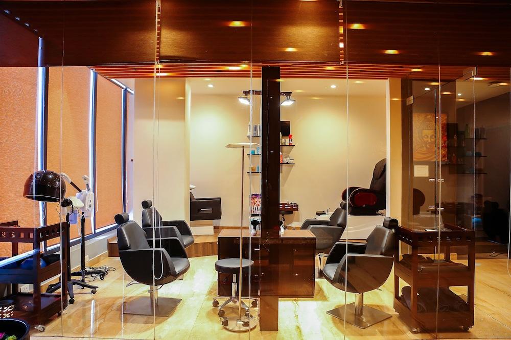 Radisson Lucknow City Center Екстер'єр фото