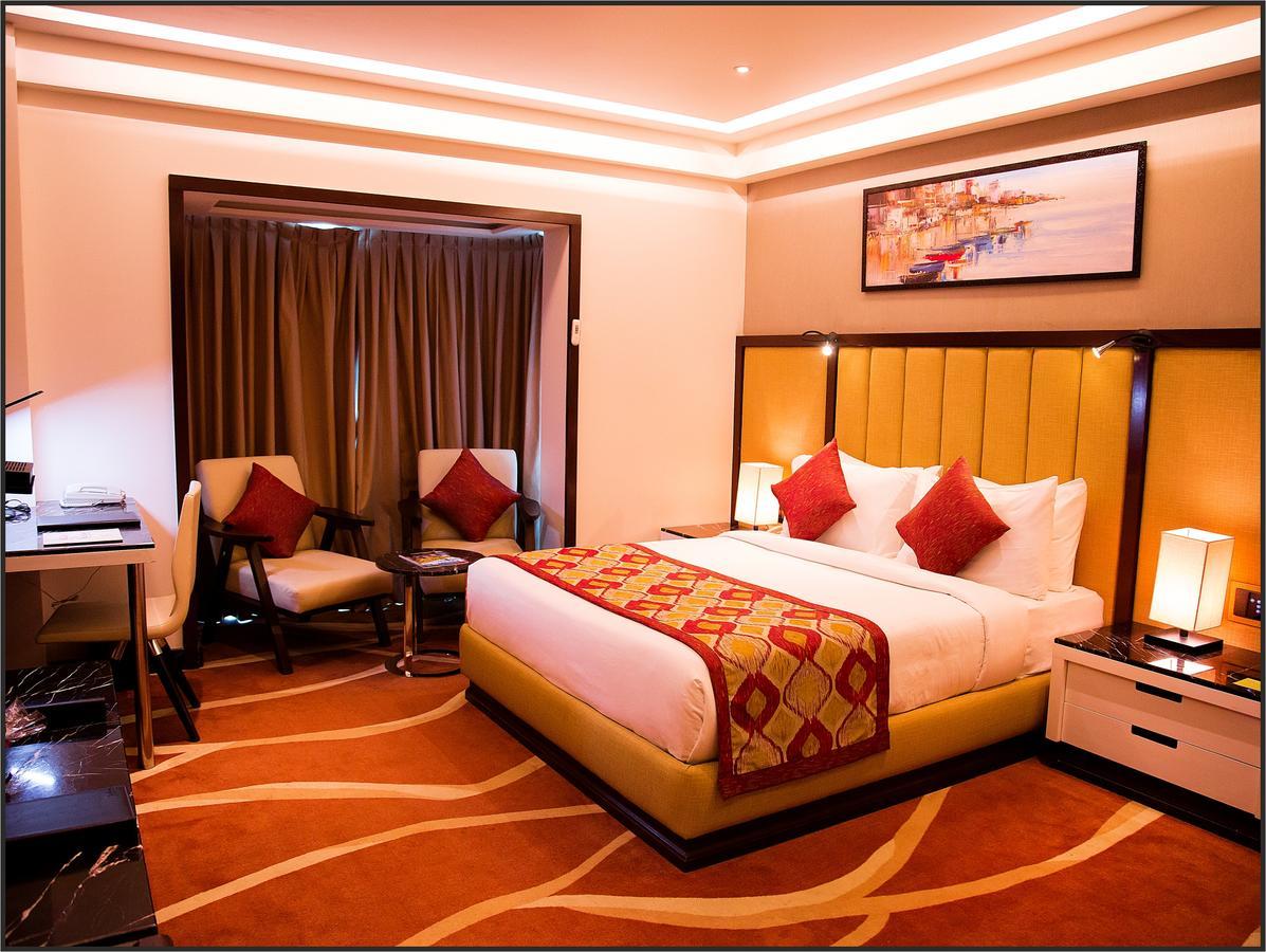 Radisson Lucknow City Center Екстер'єр фото
