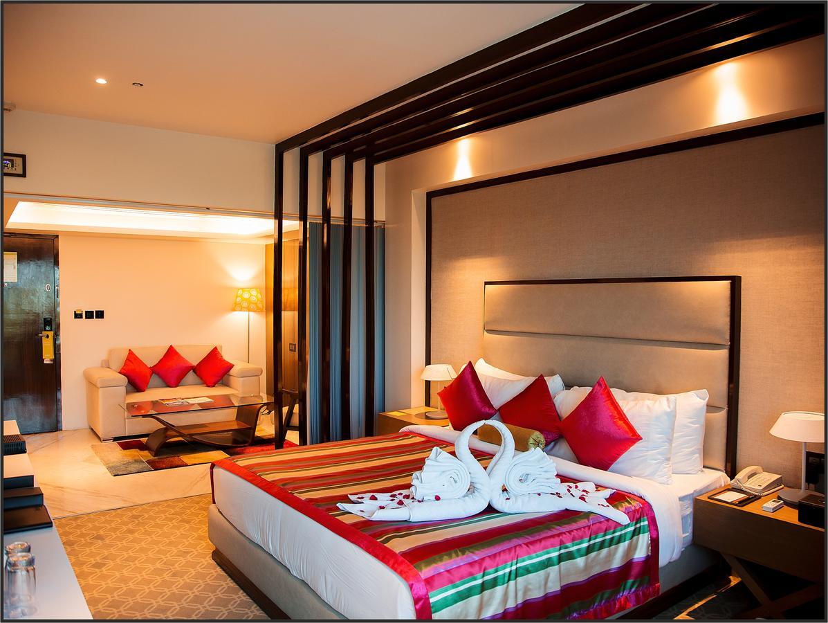 Radisson Lucknow City Center Екстер'єр фото