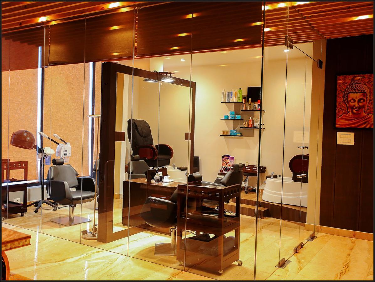 Radisson Lucknow City Center Екстер'єр фото