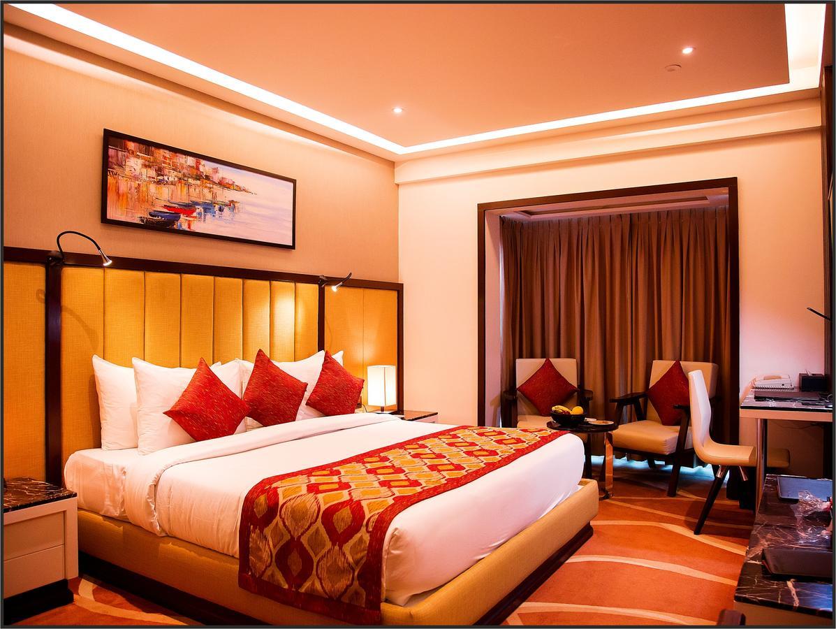 Radisson Lucknow City Center Екстер'єр фото