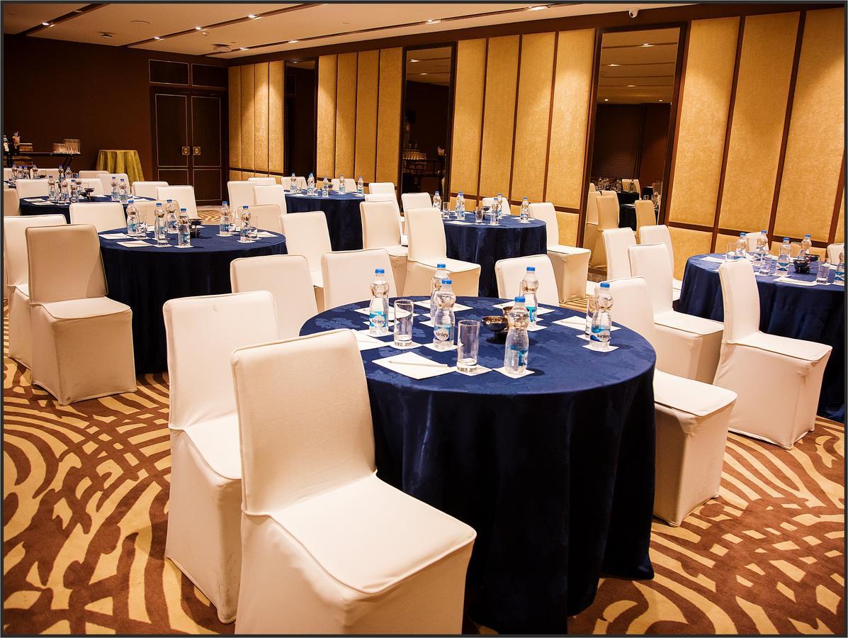 Radisson Lucknow City Center Екстер'єр фото