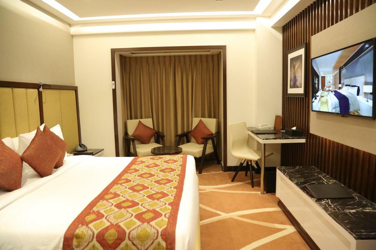 Radisson Lucknow City Center Екстер'єр фото
